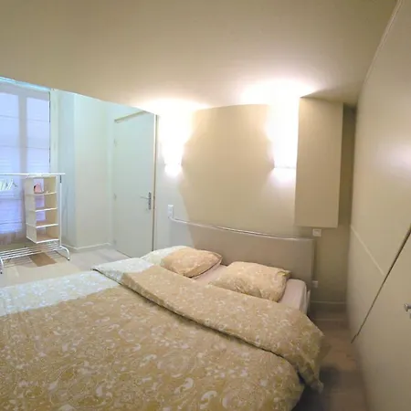 Apartment Place Magenta