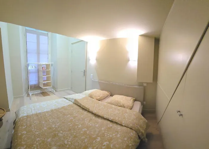 Apartment Place Magenta